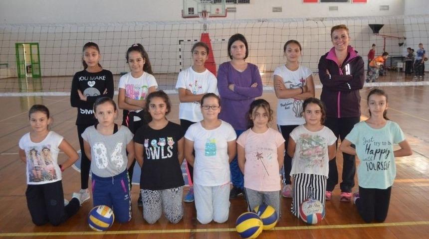 Burhaniye&rsquo;de Voleybol Kursu