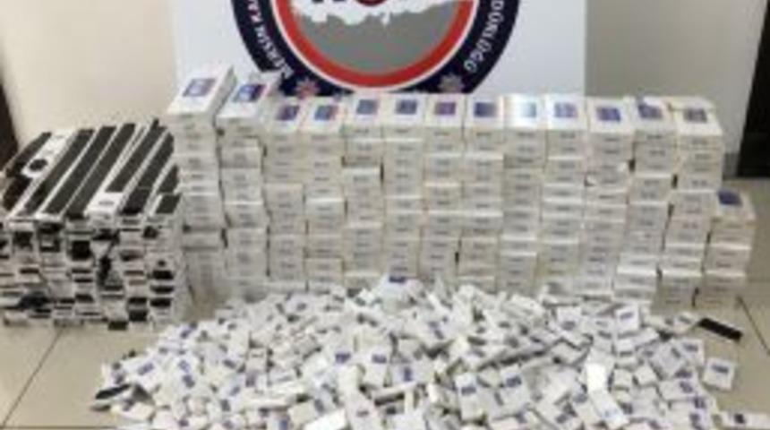 Mersin&rsquo;de 4 Bin 490 Paket G&uuml;mr&uuml;k Ka&ccedil;ağı Sigara Ele Ge&ccedil;irildi