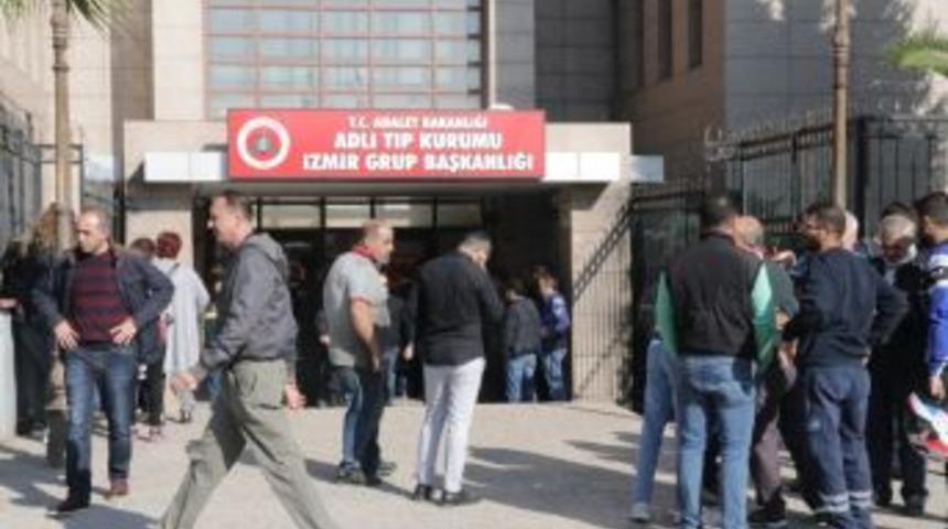 İzmir&rsquo;deki Kazada &Ouml;len Polislerin Cenazeleri Adli Tıpta