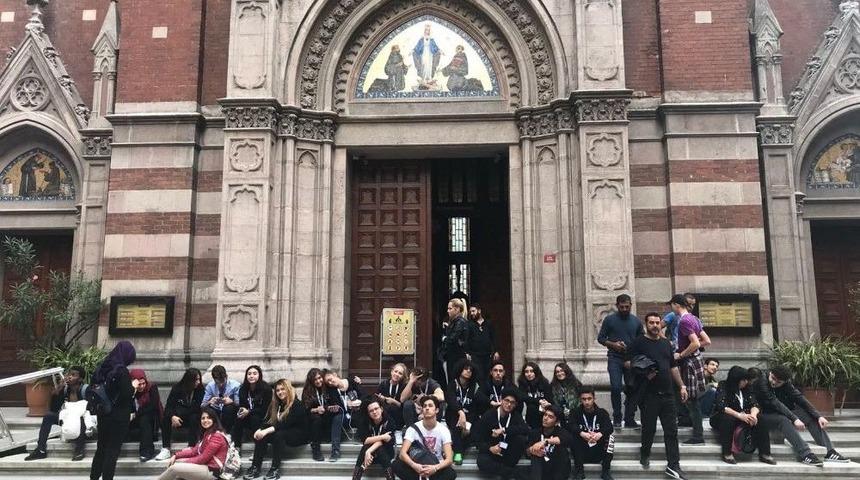 &Ouml;ğrencilerin D&uuml;nyaya Bakış A&ccedil;ıları Değişiyor