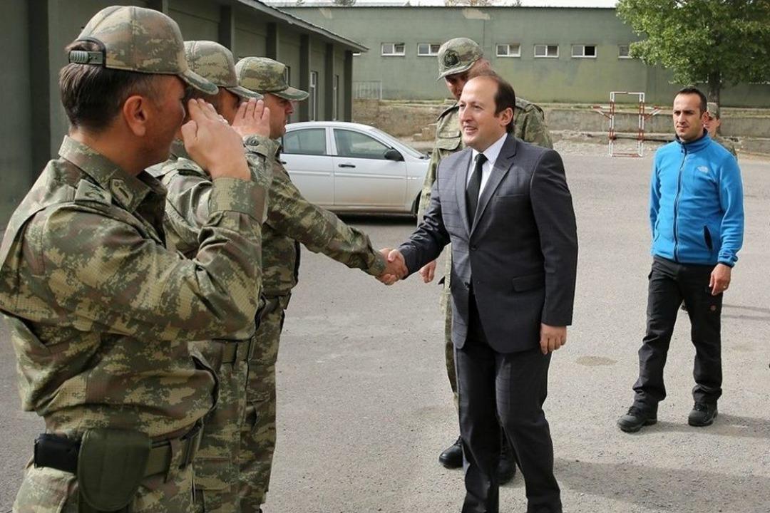 Vali Ali Hamza Pehlivan, &Ouml;ğle Yemeğinde Askerlerle Buluştu