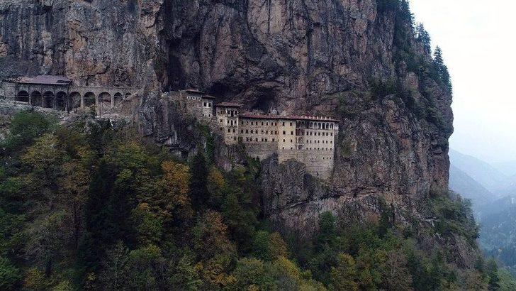 Sümela Manastırı’nda Tartışmalara Neden Olan Restorasyon Çalışmalarını İha Görüntüledi G4