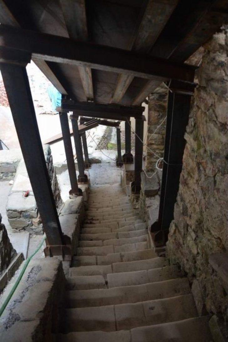 Sümela Manastırı’nda Tartışmalara Neden Olan Restorasyon Çalışmalarını İha Görüntüledi G2