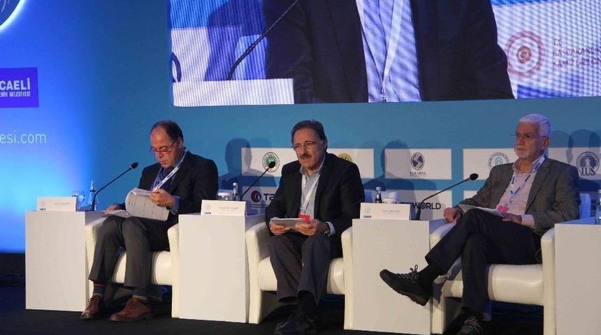 Kartepe Zirvesi&rsquo;nde "siyasal A&ccedil;ıdan T&uuml;rkiye&rsquo;de Darbeler&rdquo; Konusunu Ele Alındı