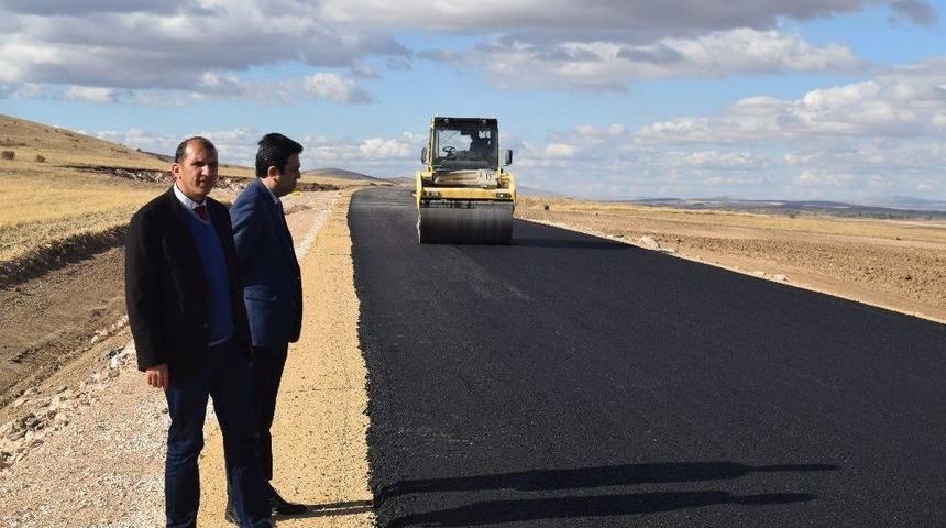 Mucur İl&ccedil;esi G&uuml;m&uuml;şk&uuml;mbet K&ouml;y&uuml; Yolu Asfaltında Son Aşamaya Gelindi