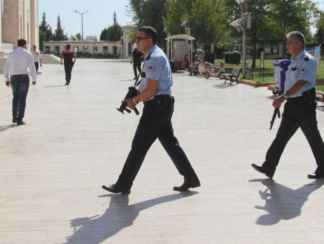 Camideki Ş&uuml;pheli Şahıs Polis &Ccedil;ıktı