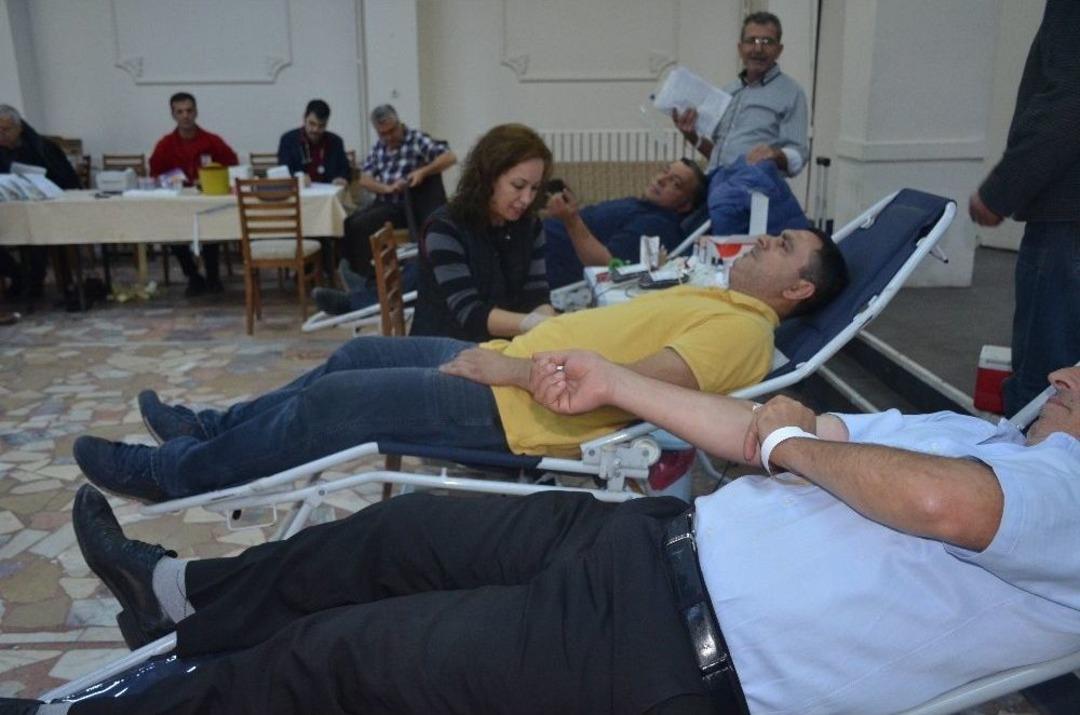 Muhtarlar 47 &Uuml;nite Kan Bağışında Bulundular