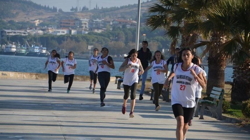 Aliağa&rsquo;da Gen&ccedil;ler Cumhuriyet İ&ccedil;in Koştu