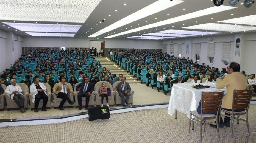 Kardelen Kariyer Günlerinde Öğrenciler Doç.dr. Erdal Yerdelen İle Buluştu