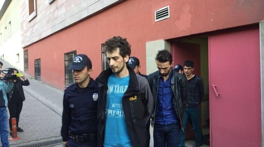 Uyuşturucudan G&ouml;zaltına Alınan Zanlılar Adliyeye Sevk Edildi