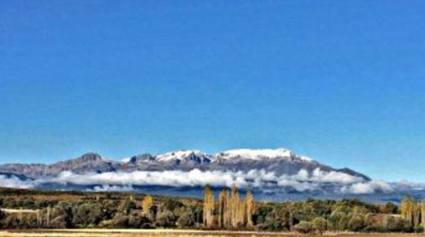 Anamas Dağı&rsquo;nın Zirvesine Mevsimin İlk Karı Yağdı