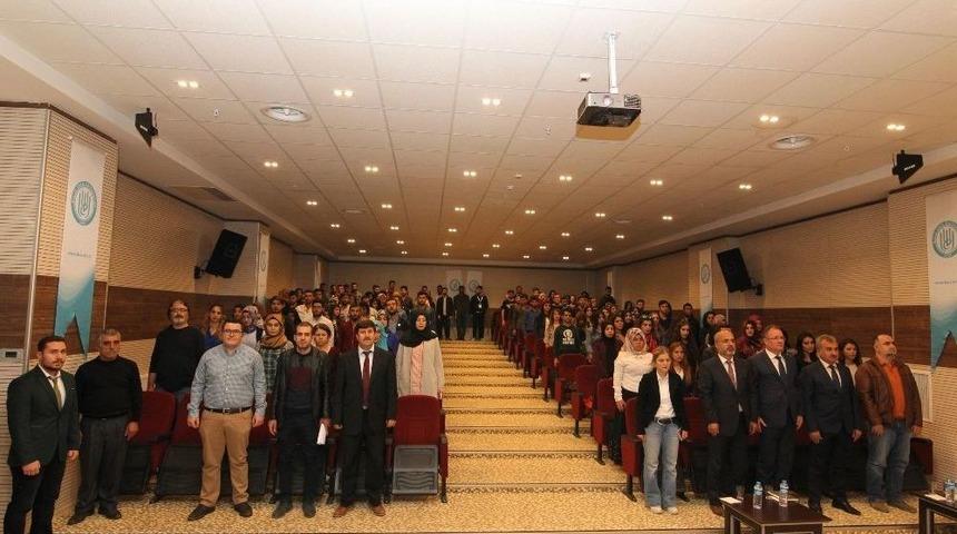 Be&uuml;&rsquo;de &lsquo;kariyer Ve Meslek&rsquo; Konulu Konferans