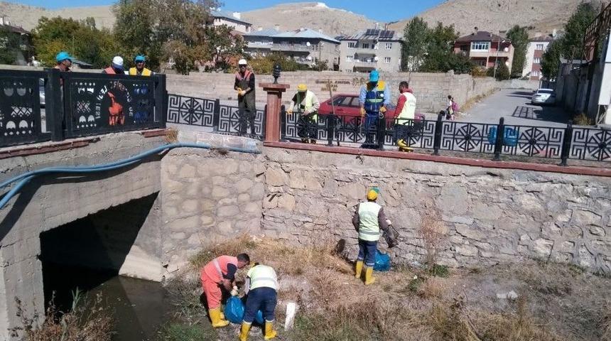 Van&rsquo;daki Derelerde Sonbahar Temizliği