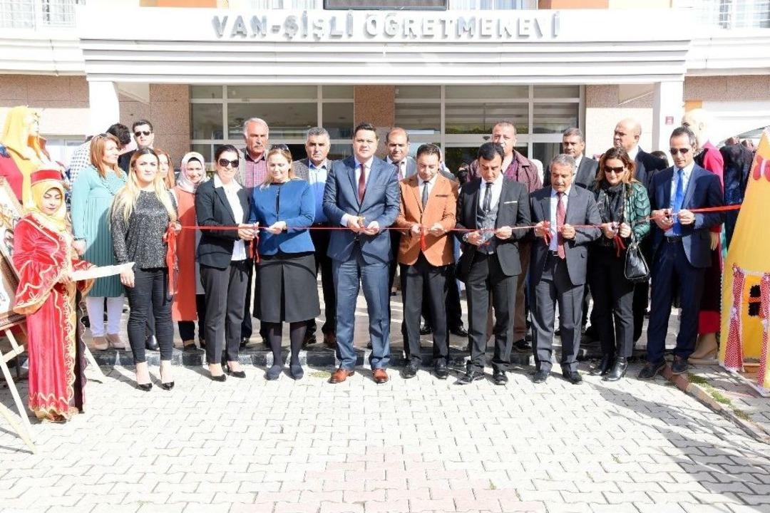 Adem&rsquo;den Yılsonu Sergisi