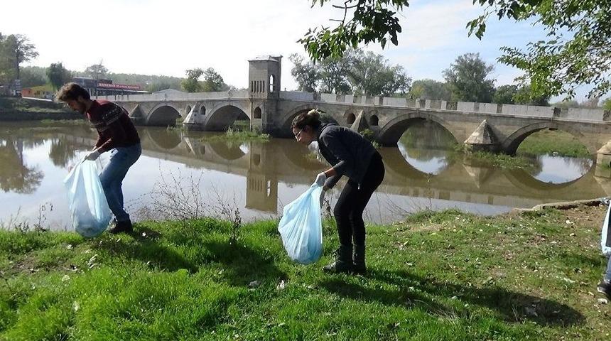 Haluk Levent&rsquo;in İzinden Gidiyorlar