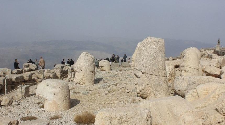 Nemrut Dağı Turizm Sezonunu Kapatmaya Hazırlanıyor