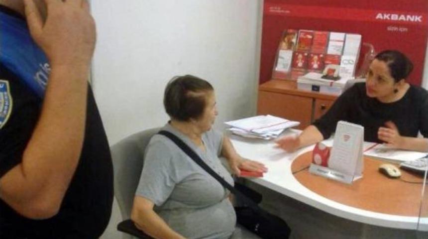 Toplum Destekli Polis Yaşlı Kadının Dolandırılmasını &Ouml;nledi