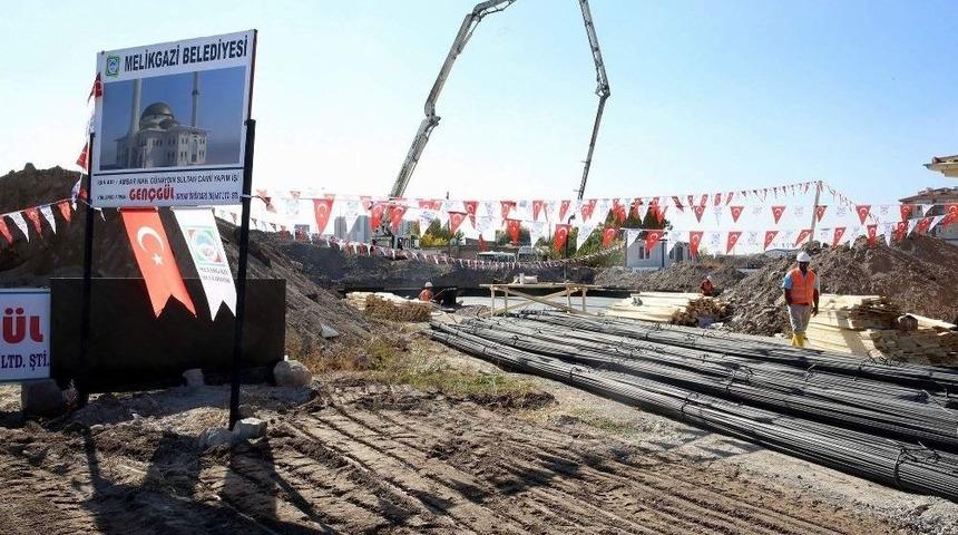 Anbar Mahallesinde G&uuml;naydın Sultan Cami&rsquo;nin Temeli Atıldı