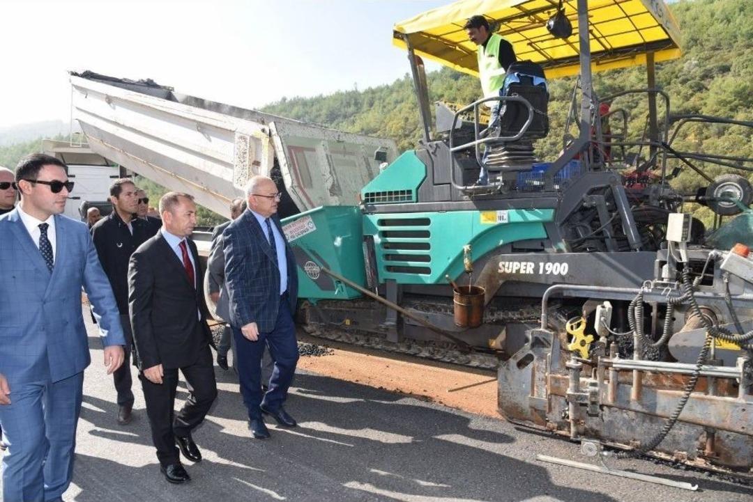 B&uuml;y&uuml;ks&uuml;mb&uuml;ller&rsquo;e 13 Kilometrelik Sıcak Asfalt