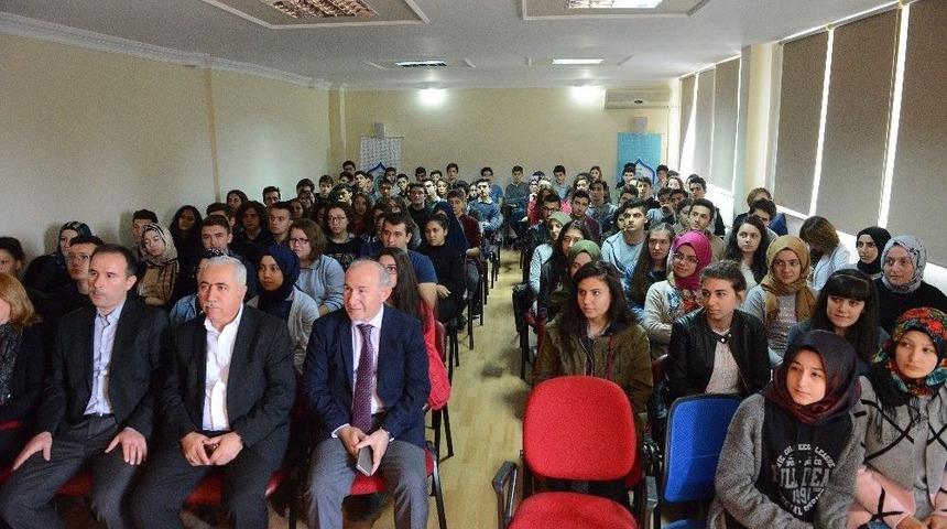 Liseliler K&ouml;klerine Tutunuyor