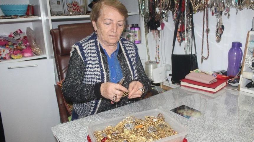 Hem &Uuml;retiyor Hem Satıyor