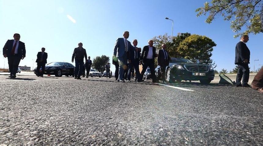 Vali S&uuml;leyman Kam&ccedil;ı Ve Başkan Mustafa &Ccedil;elik, B&uuml;y&uuml;kşehir Belediyesi&rsquo;nin Şehrin Batı Girişinde Yaptığı Yolu İncelediler