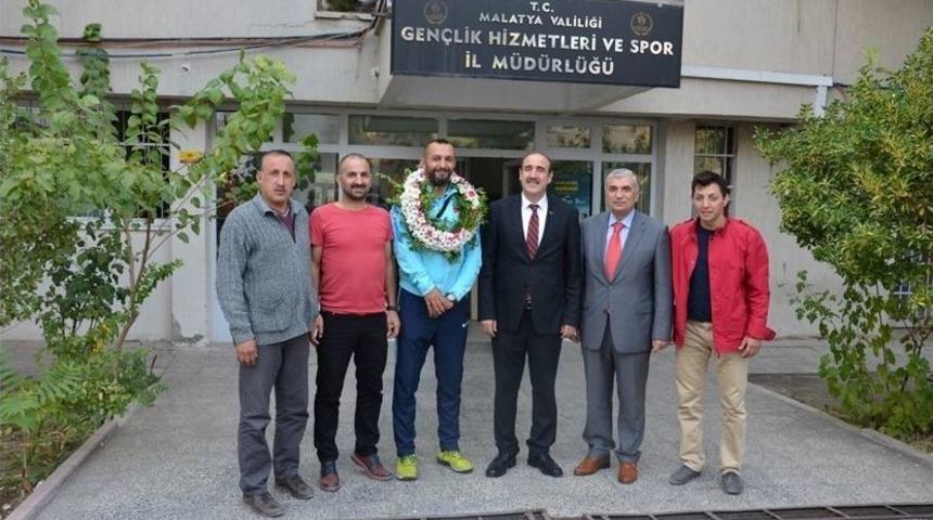Ampute Milli Takımı&rsquo;nın Kalecisi Selim Karadağ&rsquo;a Memleketinde B&uuml;y&uuml;k İlgi