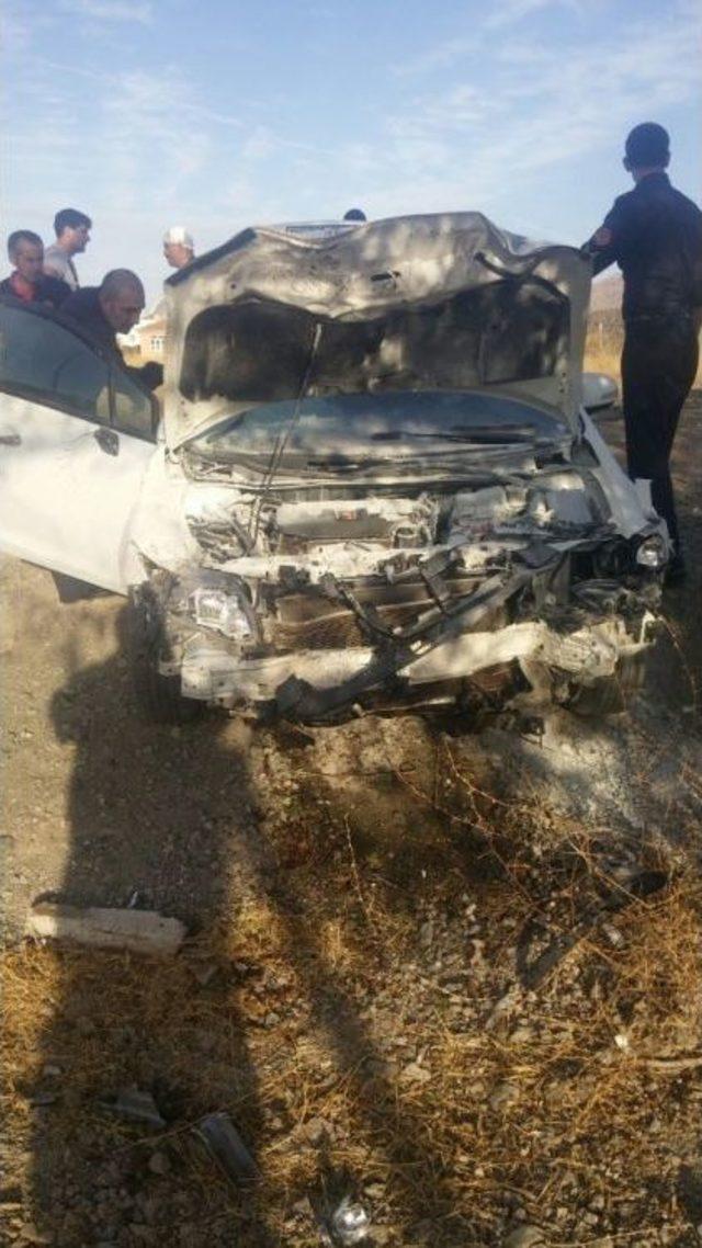 Elazığ’da Trafik Kazası: 2 Yaralı