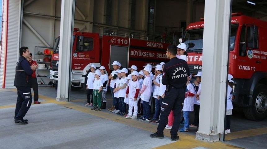 Minik Gezginler İtfaiye Teşkilatını Ziyaret Etti