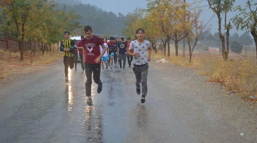 Karaman’da Öğrenciler Cumhuriyet İçin Koştu