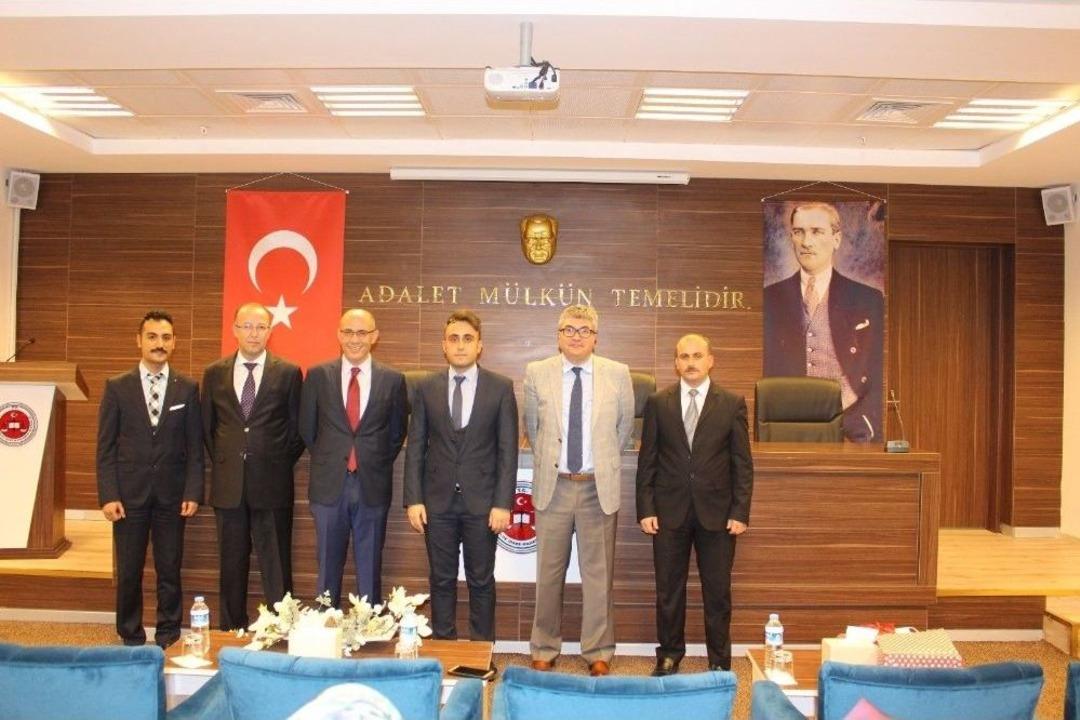 Klavye Şampiyonlarına &Ouml;d&uuml;l