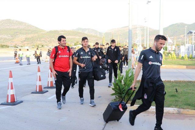 Beşiktaş Kafilesi Alanya’ya Geldi