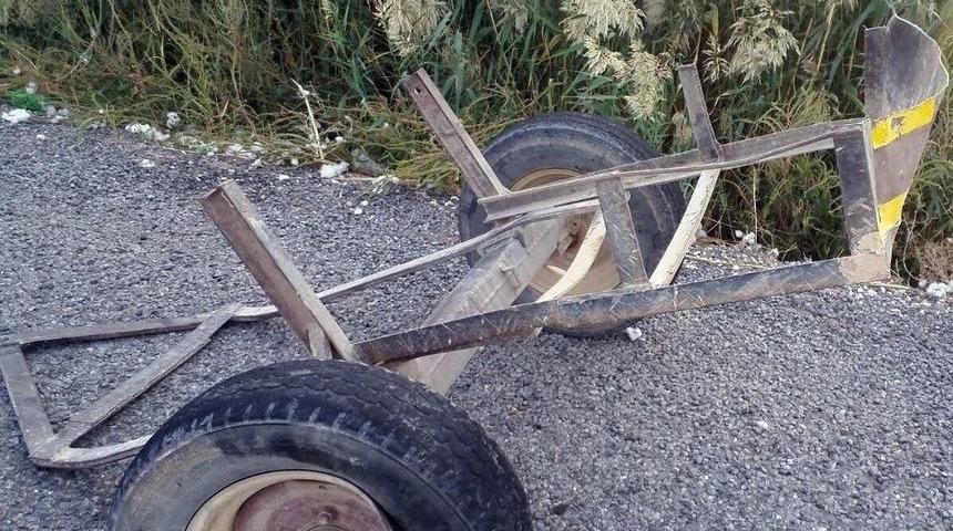 Otomobil Trakt&ouml;rden Ayrılan R&ouml;morka &Ccedil;arptı: 1 &Ouml;l&uuml;, 3 Yaralı