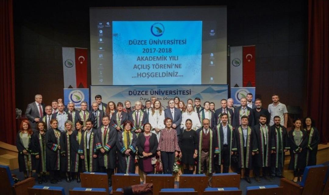 D&uuml;zce &Uuml;niversitesi&rsquo;nde 2017-2018 Akademik Yılı A&ccedil;ılış T&ouml;reni Ger&ccedil;ekleştirildi