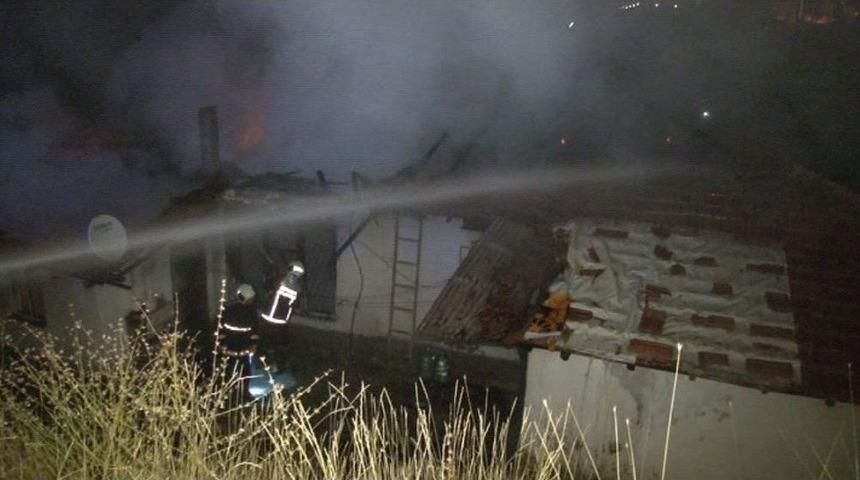 Başkent&rsquo;te Gecekondu Mahallesinde Yangın Paniği