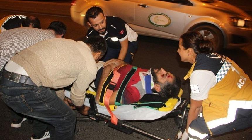 Otomobil At Arabasına &Ccedil;arptı: 1 Yaralı