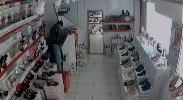 Ayakkabıcı D&uuml;kkanından &Ccedil;aldığı Tableti Pantolonuna Sakladı 2