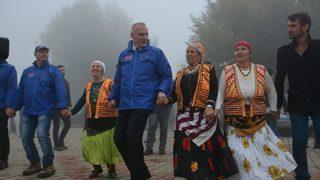 Ab Temsilcisinden Horon Gösterisi