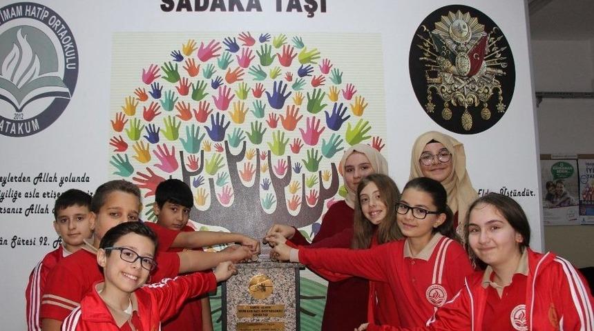 Har&ccedil;lıklar Sadaka Taşından