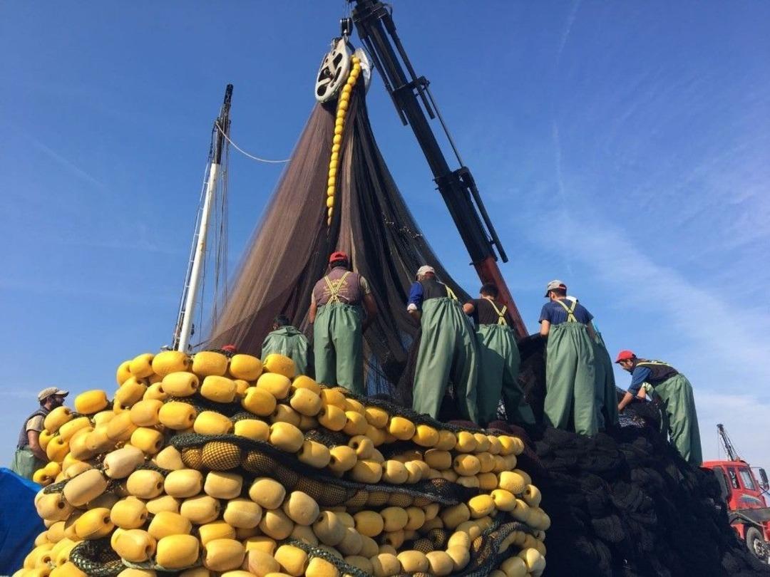 Balık&ccedil;ılar Ağlarını Bakıma Aldı