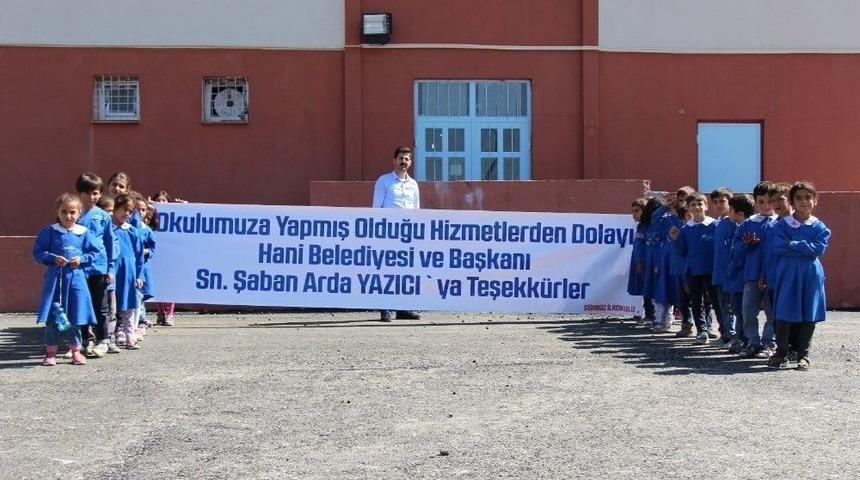 G&uuml;rb&uuml;z Mahallesi&rsquo;nin Y&uuml;z&uuml; G&uuml;l&uuml;yor