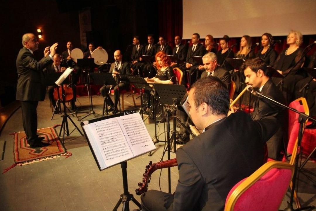 Hammamizade İsmail Dede Efendi&rsquo;nin Besteleri Seslendirildi