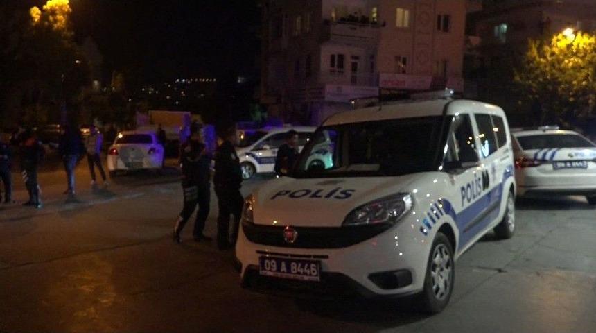 Bunalıma Girdi, Pompalı T&uuml;fekle Havaya Ateş A&ccedil;arak Ortalığı Ayağa Kaldırdı