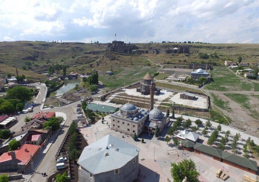 Harakani K&uuml;lliyesi Ve Evliya Cami Havadan G&ouml;r&uuml;nt&uuml;lendi