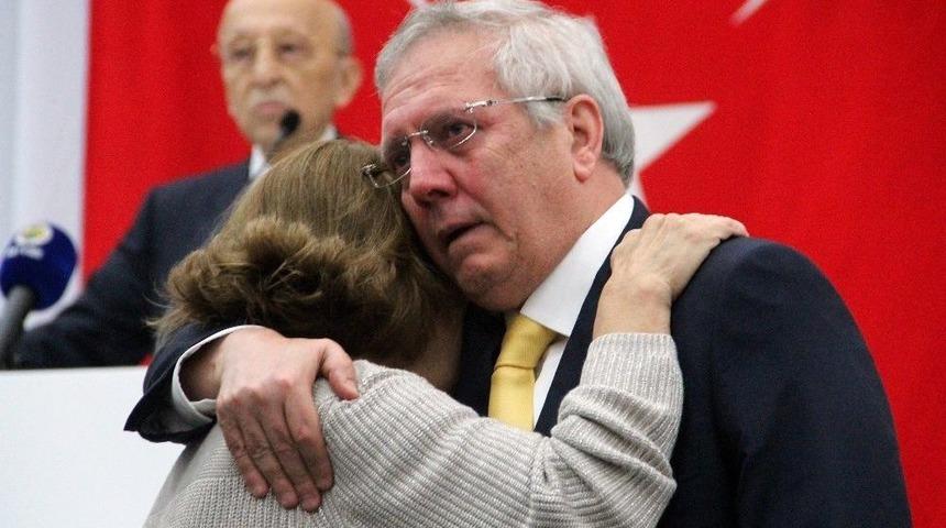 Aziz Yıldırım G&ouml;zyaşlarına Engel Olamadı