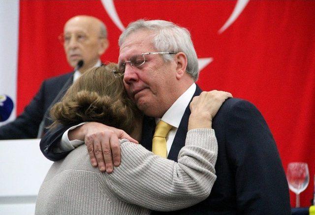 Aziz Yıldırım Gözyaşlarına Engel Olamadı