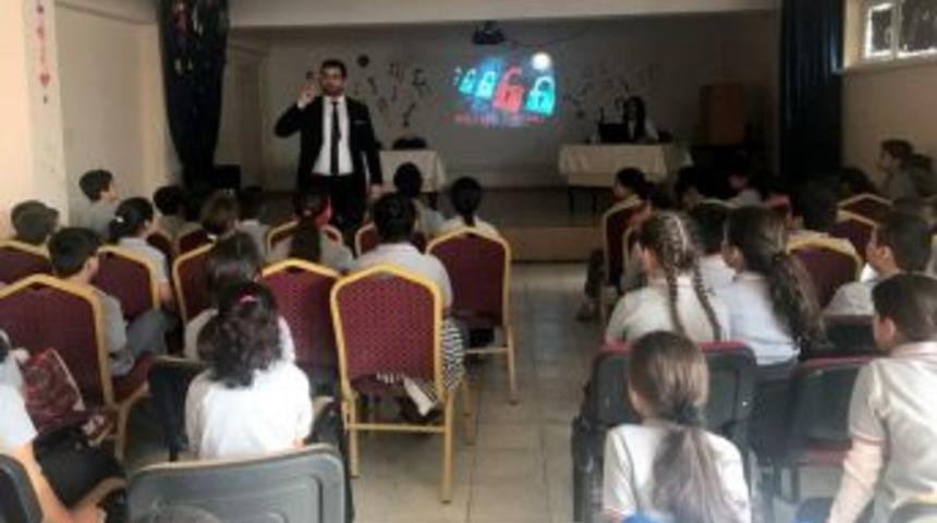 Mersin Barosu&rsquo;ndan &Ouml;ğrencilere Bilişim Su&ccedil;ları Eğitimi