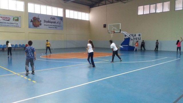 Kula’da Badminton Eğitimlerine Başlandı