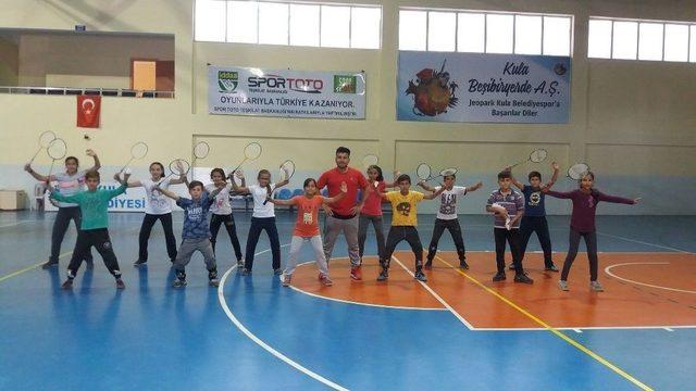 Kula’da Badminton Eğitimlerine Başlandı