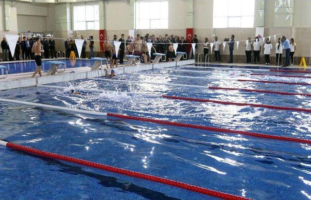 Aiçü’de Yarı Olimpik Kapalı Yüzme Havuzu Ve Bowling Salonu Açıldı